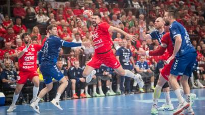 Veszprem se adelanta en la final húngara con Casado y Corrales destacados