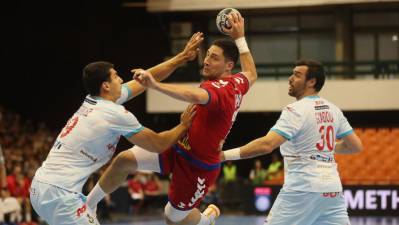 Los Hispanos afrontan su primer partido ante la selección serbia