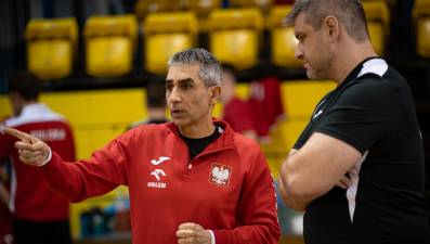 Jota Gonzalez y Julen Aginagalde se salvan in extremis. Polonia jugará el Europeo