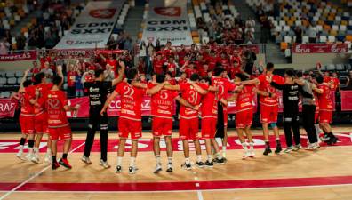 Bada Huesca sigue líder invicto en Plata, con OAR Coruña y Anaitasuna como perseguidores