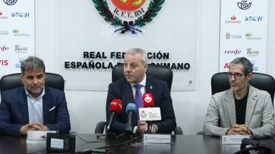 Ambros Martín presentado como nuevo seleccionador de España femenino