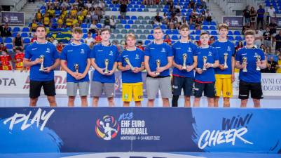 Djordje Cikusa y Xavier Gonzalez, en el All Star Team del Europeo sub-18. Oli Mittun, MVP