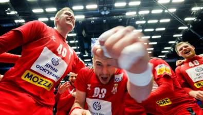 Serbia da la sorpresa del campeonato y complica mucho a los Hispanos