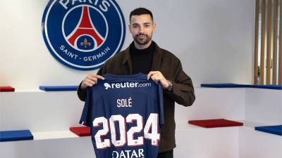 Ferran Solé renueva con PSG Handball hasta 2024