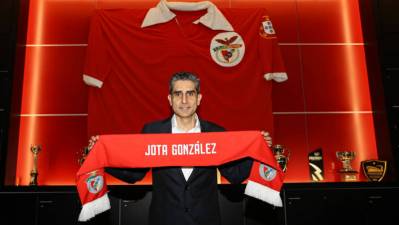 El Benfica presenta a Jota González como su nuevo entrenador