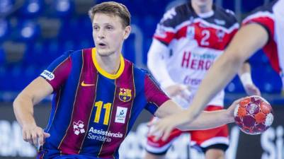 Jure Dolenec entra por Domen Makuc para la final ante THW Kiel