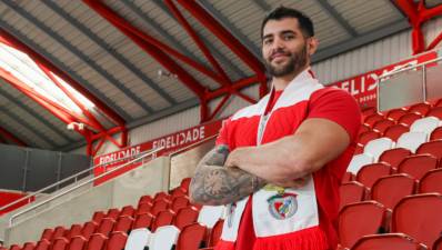 Benfica presenta el fichaje de Pau Oliveras hasta 2027