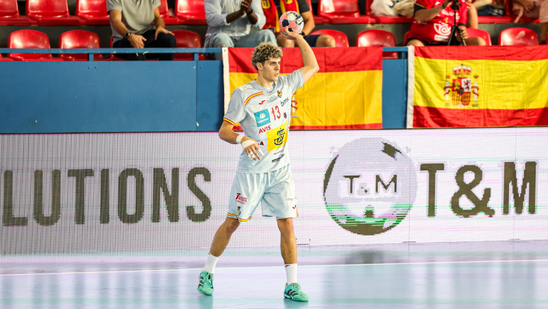 Adrián Sola alcanza el top-5 de goleadores en el Europeo Juvenil 2026